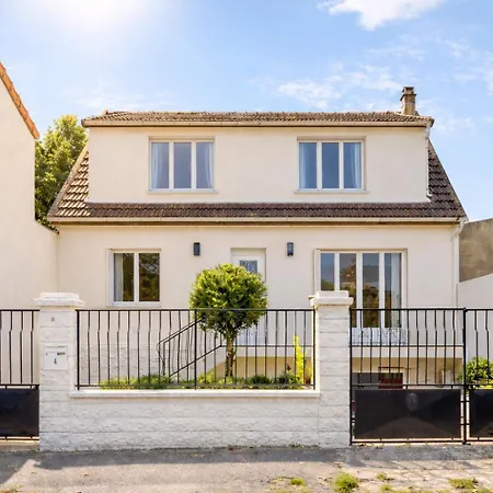 Belle Maison 6 Ch, 5 Sdb, Jardin, Parking, Proche Paris, Salons Villepinte, Le Bourget Holiday home Saint-Denis (Seine-Saint-Denis)